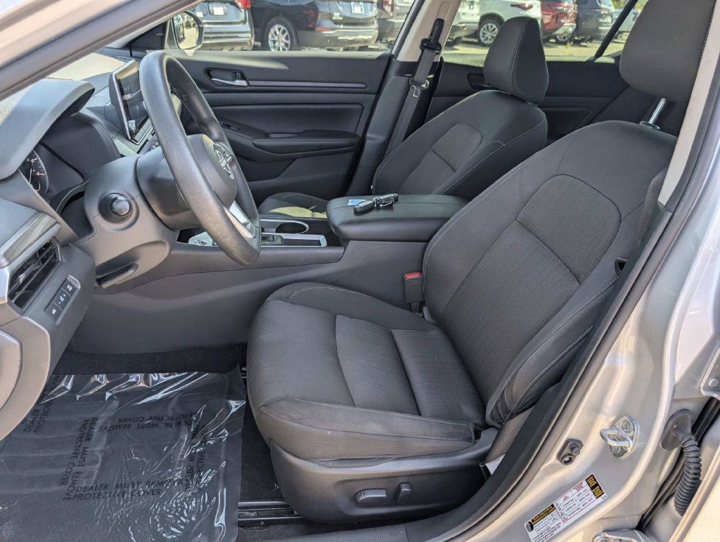 Used 2024 Nissan Altima 2.5 SV FWD image 15