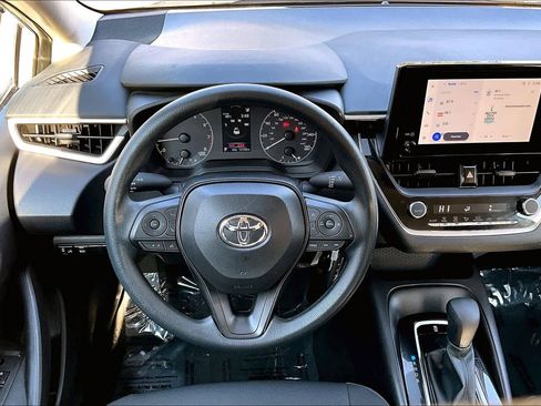 Used 2025 Toyota Corolla LE image 6