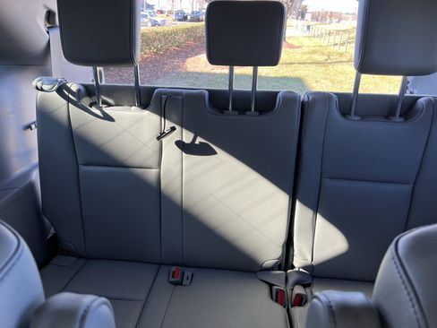 Used 2017 Toyota Highlander XLE image 33