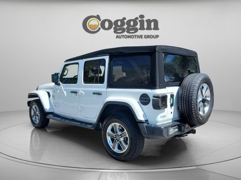 Used 2018 Jeep Wrangler Unlimited Sahara AWD/4WD image 3