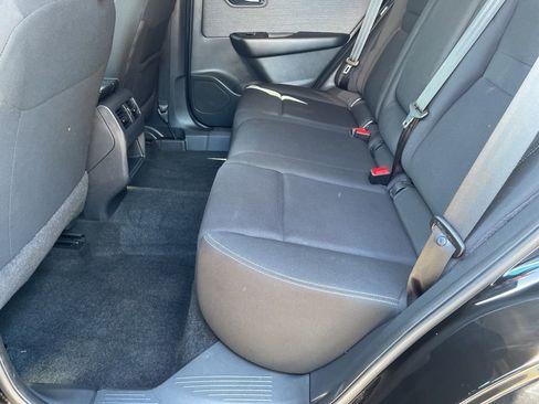 Used 2023 Nissan Rogue S image 40