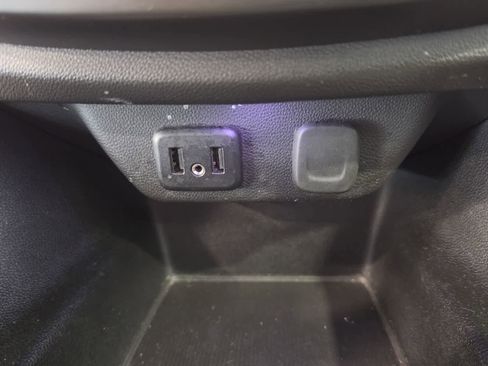 Used 2021 Chevrolet Traverse LT FWD image 22
