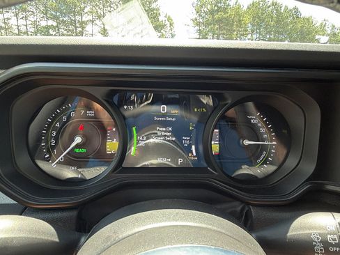 Used 2025 Jeep Wrangler Unlimited Sahara w/ Safety Group AWD/4WD image 29