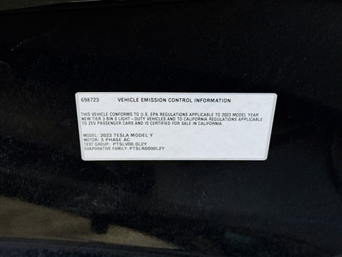 Used 2023 Tesla Model Y Performance AWD/4WD image 19
