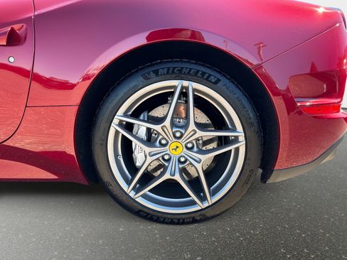 Used 2015 Ferrari California T image 10