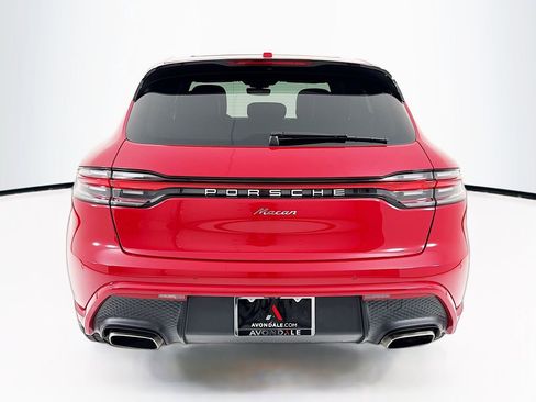 Certified 2025 Porsche Macan AWD/4WD image 10