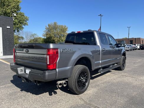 Used 2022 Ford F250 Lariat w/ Black Appearance Pkg image 5