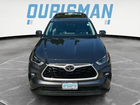 Used 2021 Toyota Highlander XLE AWD/4WD image 9