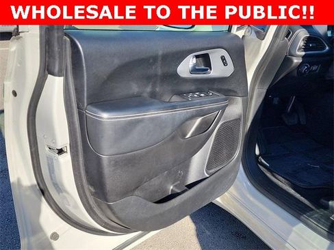 Used 2021 Chrysler Pacifica Touring-L w/ S Appearance Package image 8