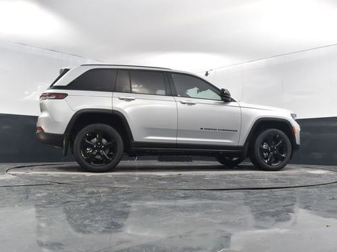 New 2025 Jeep Grand Cherokee Altitude w/ MOPAR Finishing Package AWD/4WD image 55