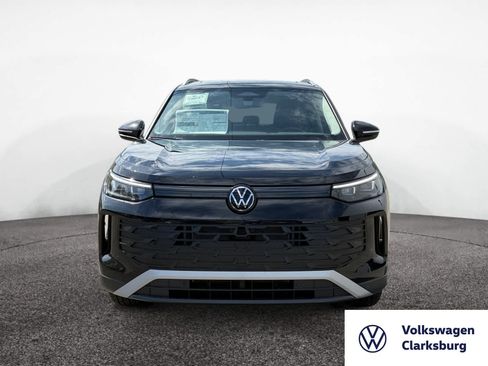 New 2025 Volkswagen Tiguan SE image 8