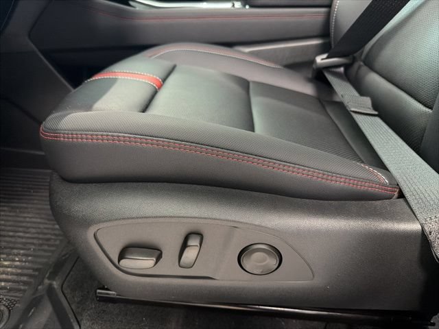 New 2026 Chevrolet Traverse RS w/ LPO, Floor Liner Package FWD image 16