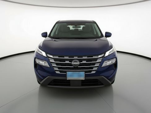 Used 2025 Nissan Rogue SV image 2