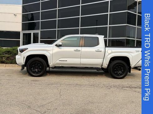 Used 2024 Toyota Tacoma TRD Sport w/ TRD Sport Premium Package AWD/4WD image 6