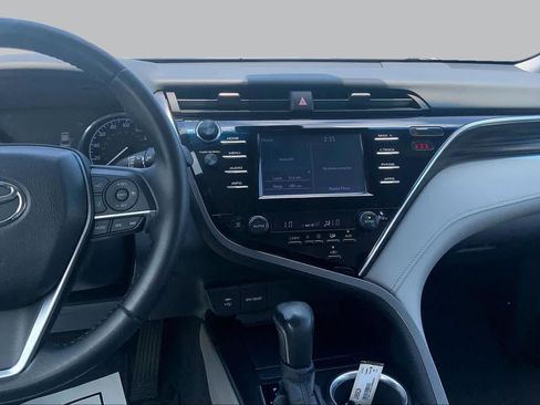 Used 2018 Toyota Camry XLE FWD image 7