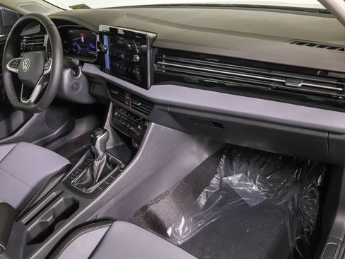Used 2026 Volkswagen Jetta SE FWD image 40