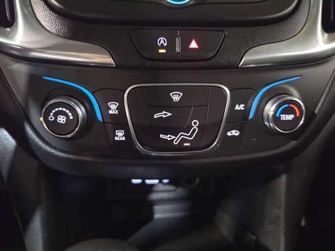 Used 2022 Chevrolet Equinox LT AWD/4WD image 16