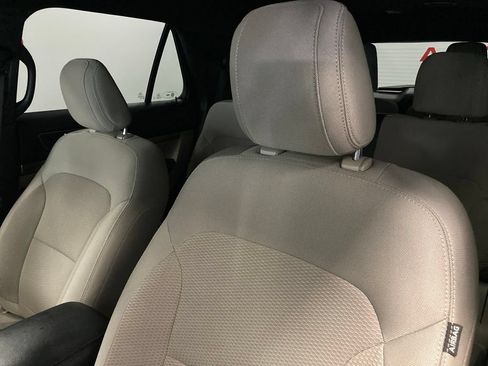 Used 2018 Ford Explorer XLT w/ Equipment Group 201A AWD/4WD image 27