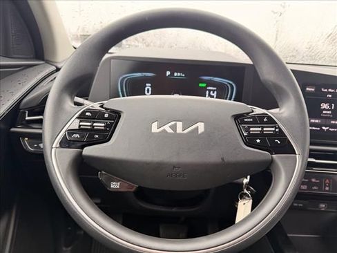 Used 2025 Kia Niro LX FWD image 17