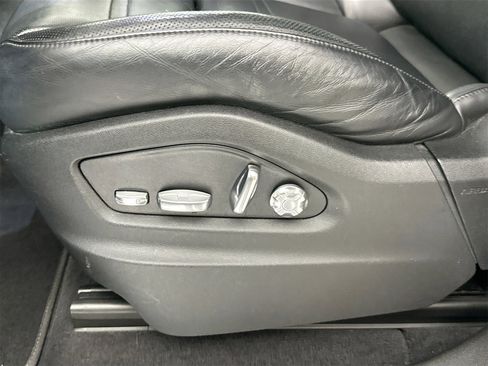 Certified 2020 Porsche Cayenne image 32