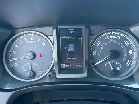 Used 2018 Toyota Tacoma TRD Off-Road w/ Technology Package AWD/4WD image 24