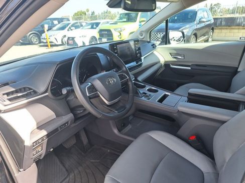 Used 2024 Toyota Sienna XLE w/ XLE Plus Package AWD/4WD image 9