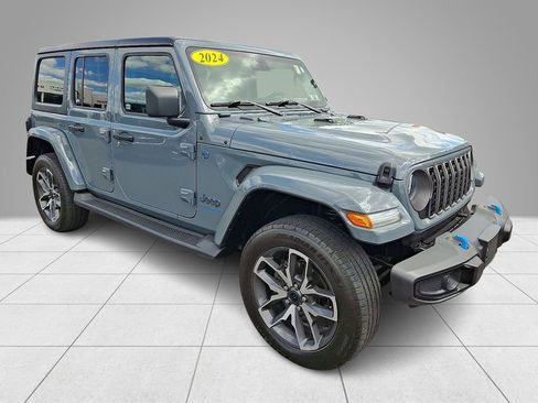 Used 2024 Jeep Wrangler Unlimited w/ Convenience Group AWD/4WD image 4