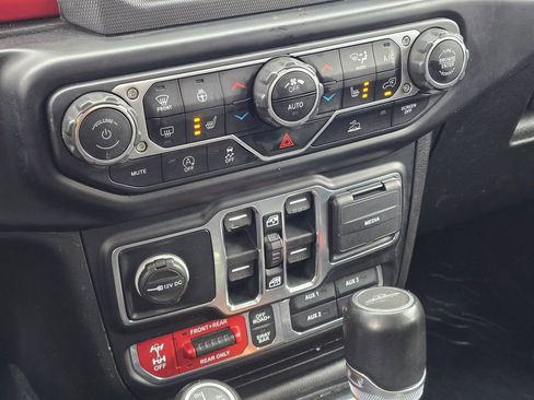 Used 2021 Jeep Gladiator Rubicon w/ Dual Top Group AWD/4WD image 29