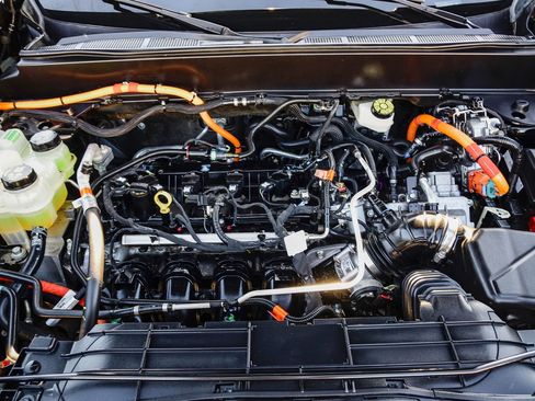 Used 2022 Ford Maverick XLT image 32