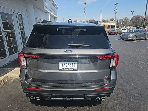 Used 2025 Ford Explorer ST image 5