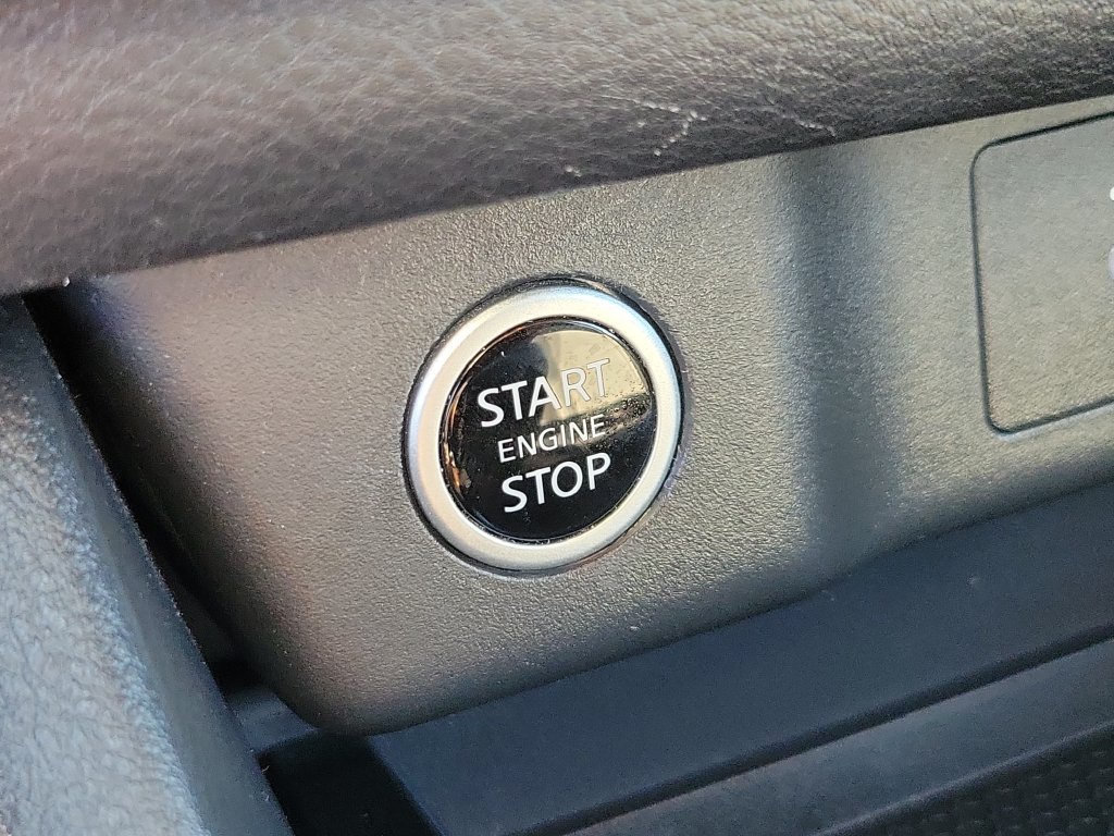 Certified 2023 Nissan Rogue SV FWD image 30