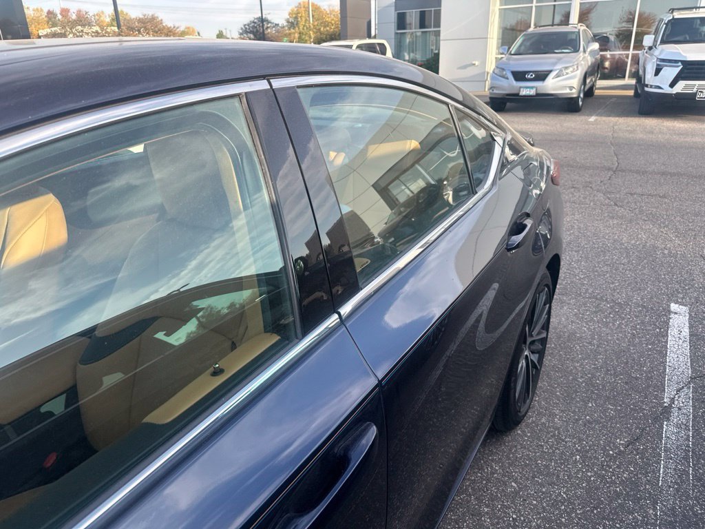 Used 2024 Lexus ES 350 w/ Premium Package FWD image 12