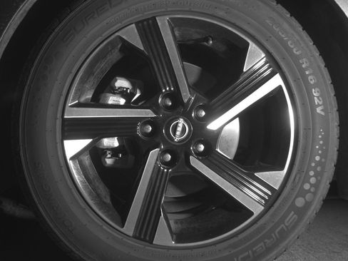 Used 2025 Nissan Sentra SV FWD image 12