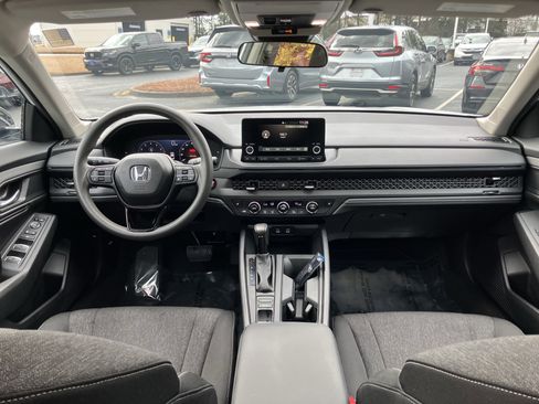 Used 2025 Honda Accord SE image 31