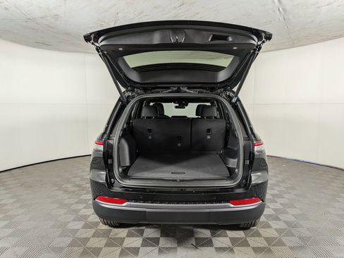 New 2026 Jeep Grand Cherokee Altitude AWD/4WD image 9