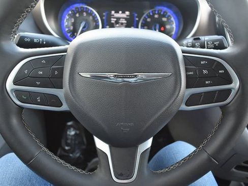 Used 2024 Chrysler Voyager LX image 18