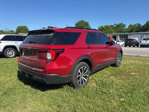 Used 2025 Ford Explorer ST-Line w/ Premium Package image 8