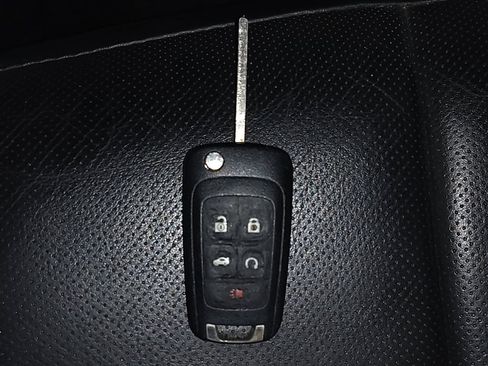 Used 2017 Chevrolet Equinox Premier w/ Enhanced Convenience Package image 32