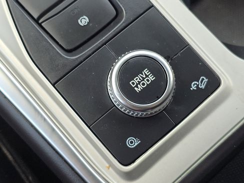 Used 2022 Ford Explorer XLT w/ Equipment Group 202A AWD/4WD image 6