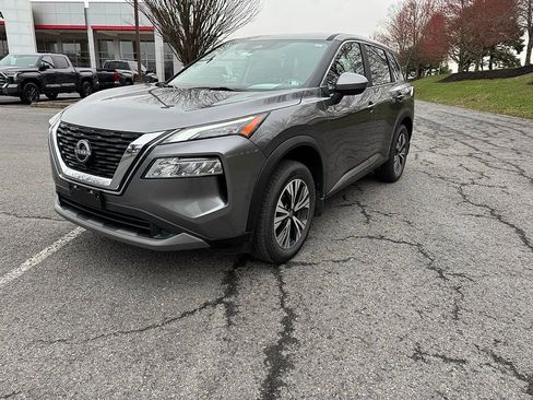 Used 2023 Nissan Rogue SV image 3