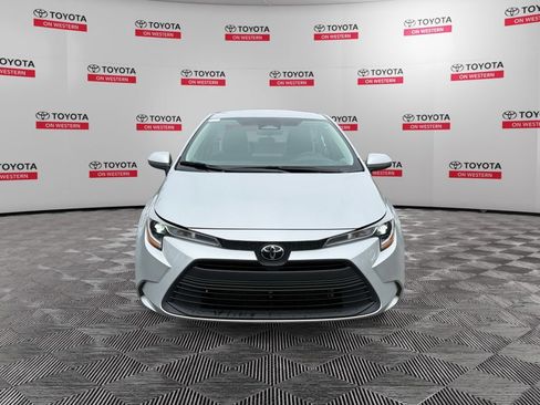 Used 2025 Toyota Corolla LE FWD image 2
