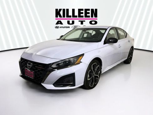 Used 2024 Nissan Altima 2.5 SR FWD image 3
