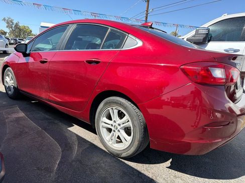 Used 2018 Chevrolet Cruze LT w/ Convenience Package FWD image 3