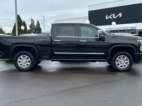 Used 2024 Chevrolet Silverado 2500 High Country w/ High Country Premium Package image 3