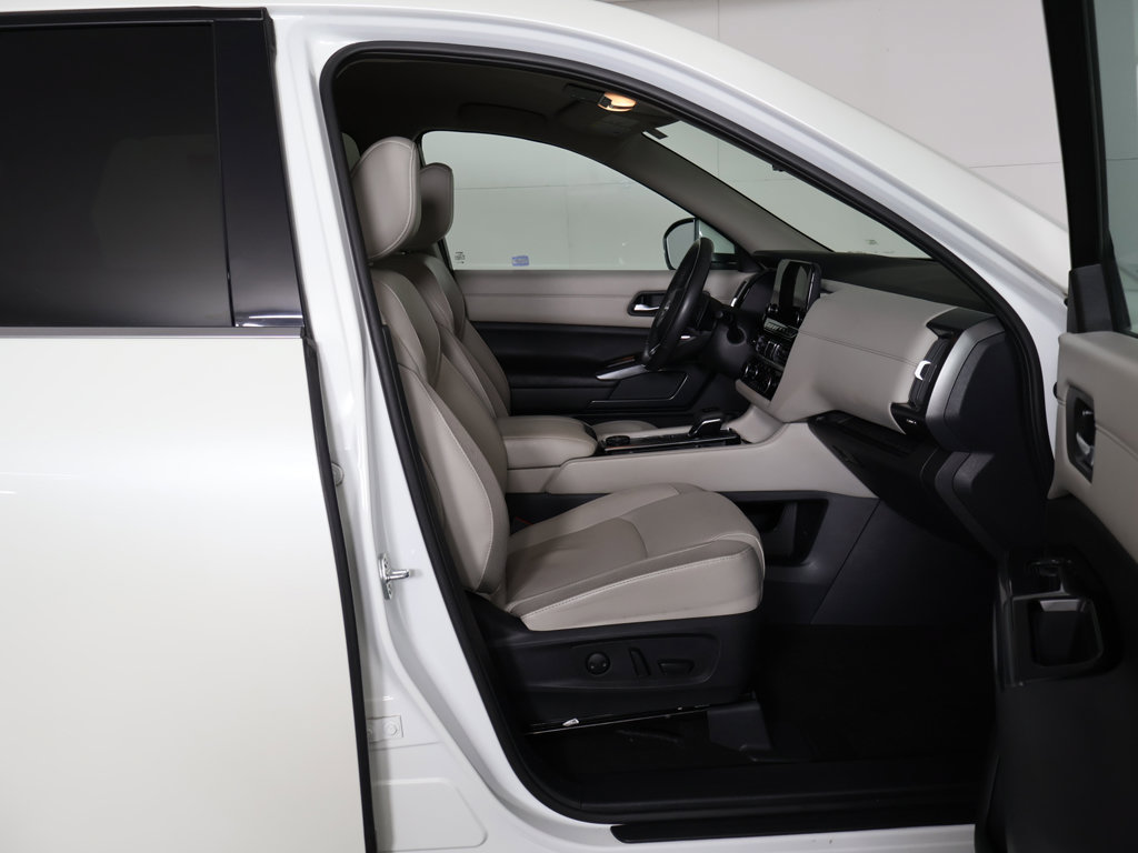 Used 2023 Nissan Pathfinder SL AWD/4WD image 31
