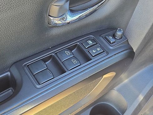 Used 2021 Nissan Titan PRO-4X w/ Pro-4x Convenience Package image 23