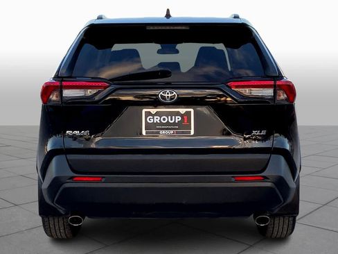 Used 2021 Toyota RAV4 XLE Premium image 4