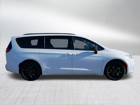 New 2026 Chrysler Pacifica Select image 8