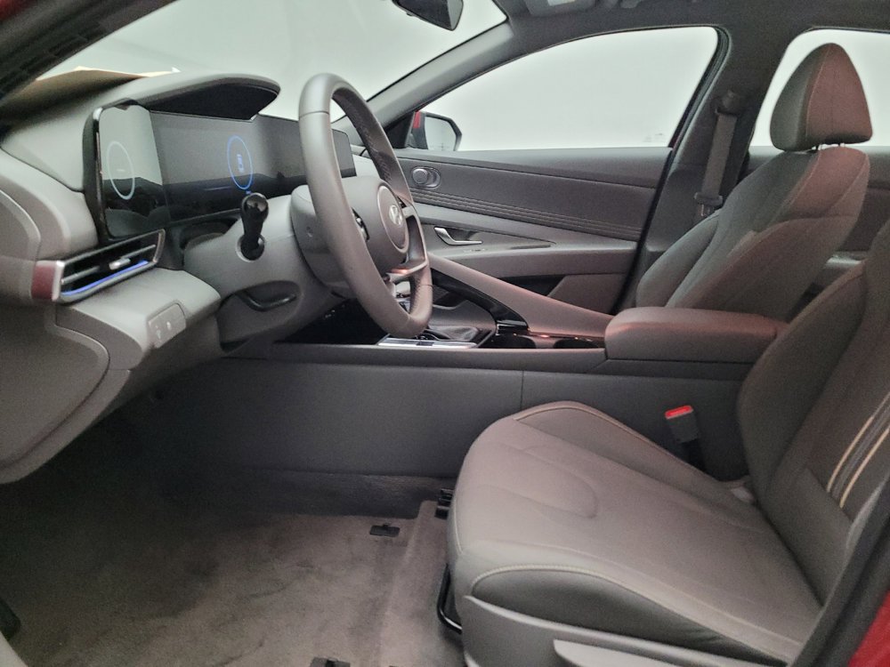 Used 2025 Hyundai Elantra SEL FWD image 17