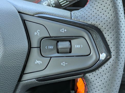 New 2026 Chevrolet Trax RS w/ Sunroof Package FWD image 17